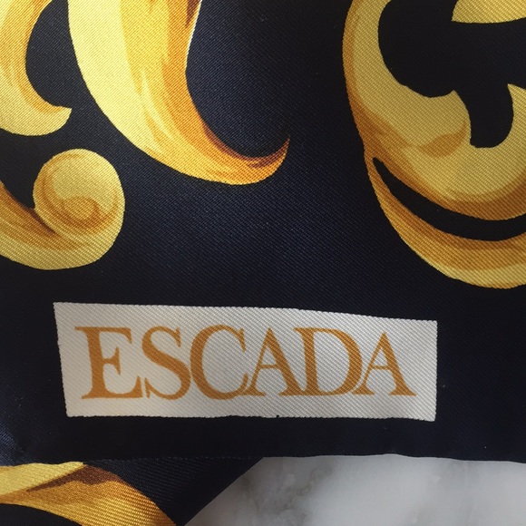 Large silk scarf - Picture 2 of 4